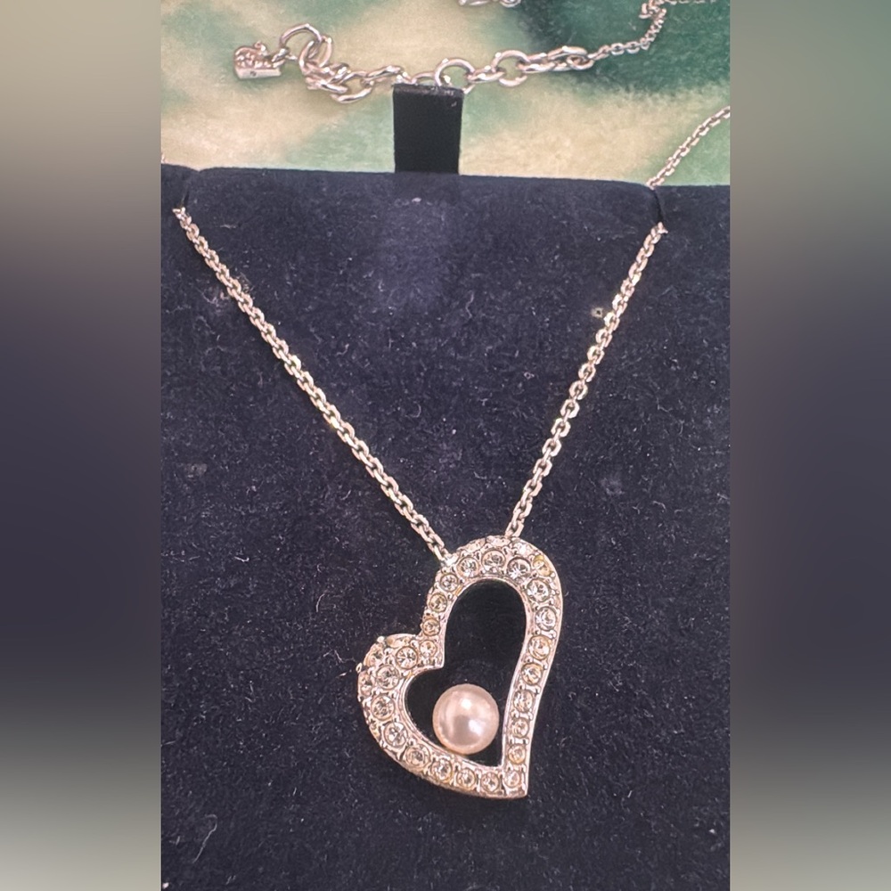 Necklace with pearl